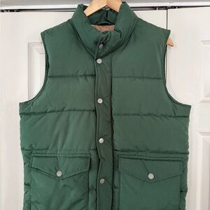 Old Navy Men's Green Puffer Vest with Pockets Medium